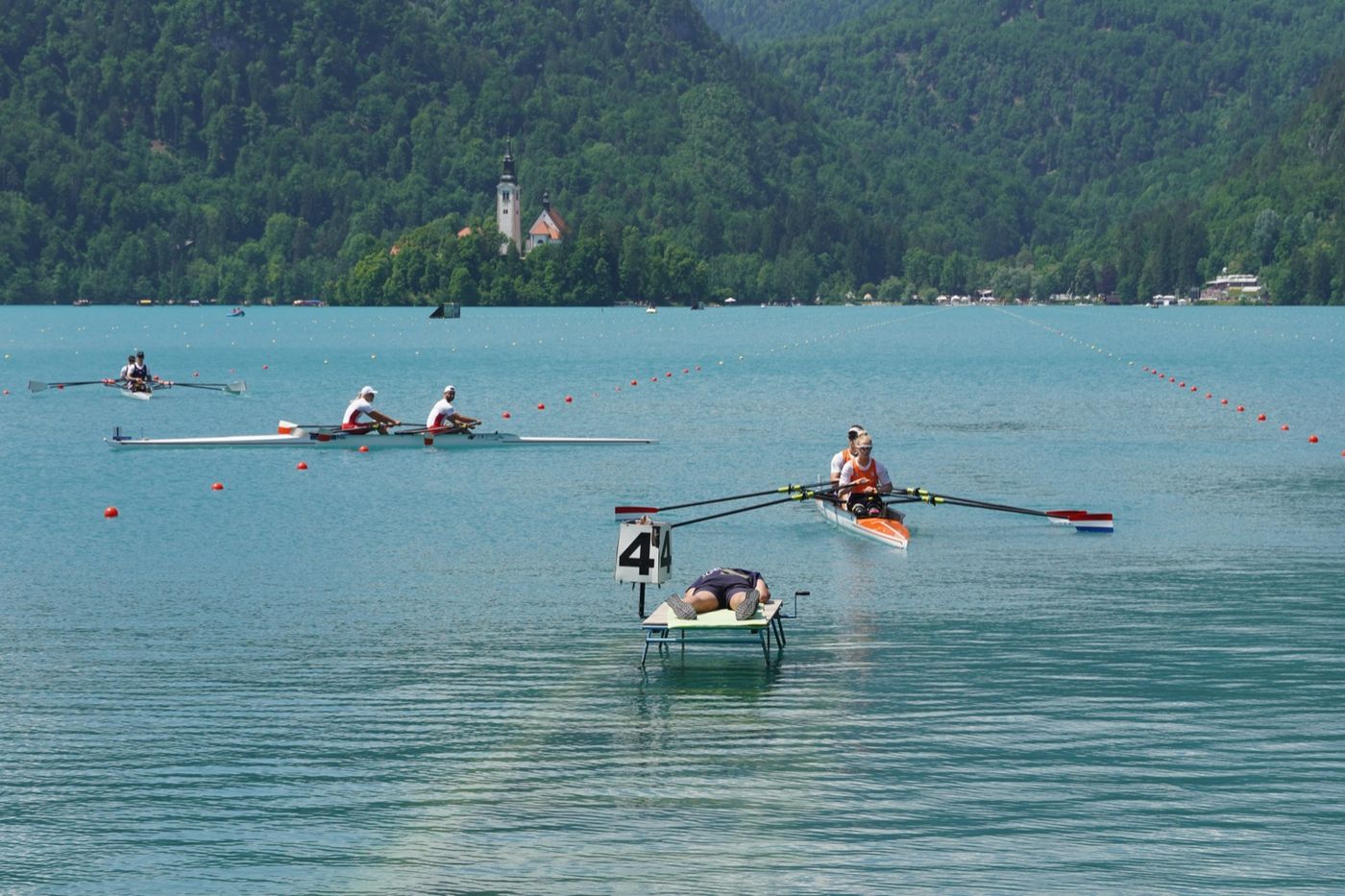 Régate masters sur un lac de montagne
