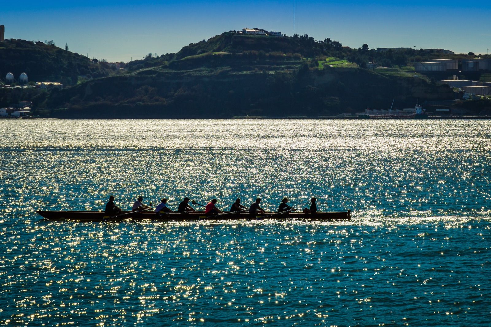 Un huit à contre-jour sur le lac