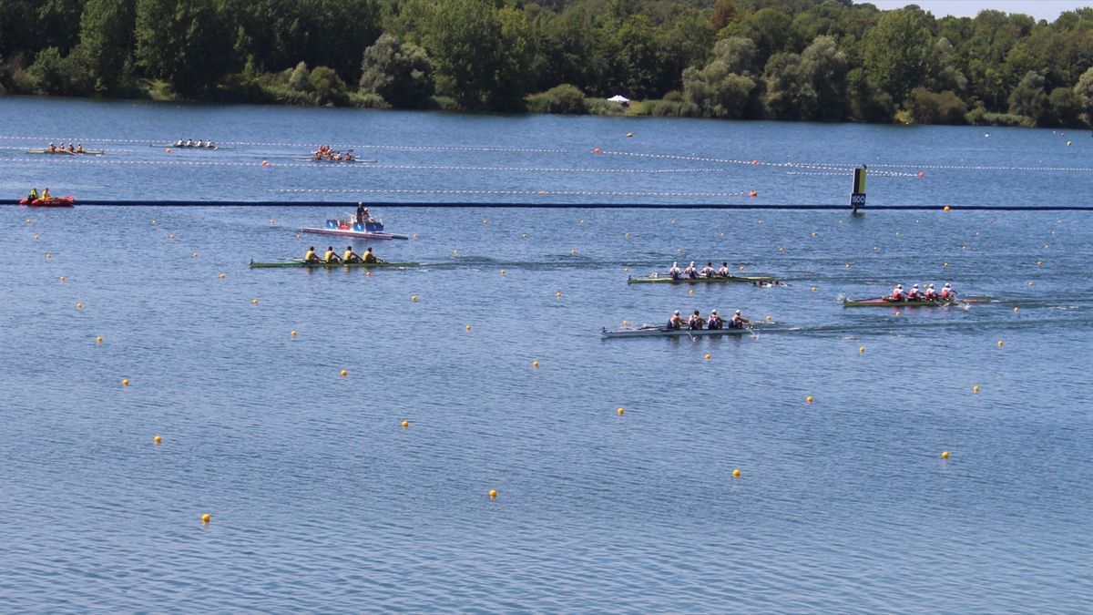 Un bassin de régate balisé